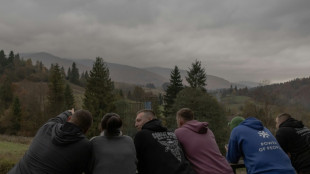 Personal m&eacute;dico ucraniano intenta superar el trauma en un retiro de monta&ntilde;a