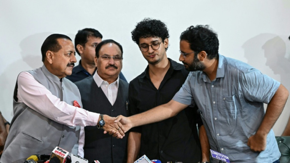 Nach R&uuml;cktritt von Bildungsminister: Indische Kakerlaken-Bewegung beendet Proteste
