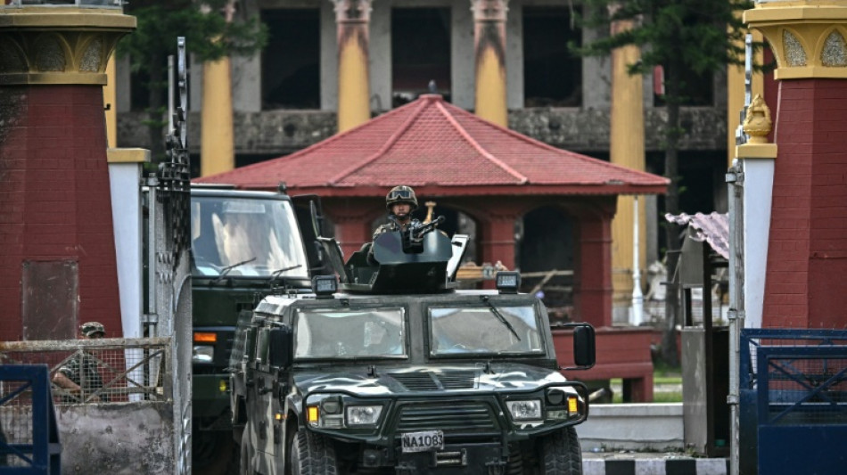 Ex-presidente da Suprema Corte do Nepal assume como primeira-ministra