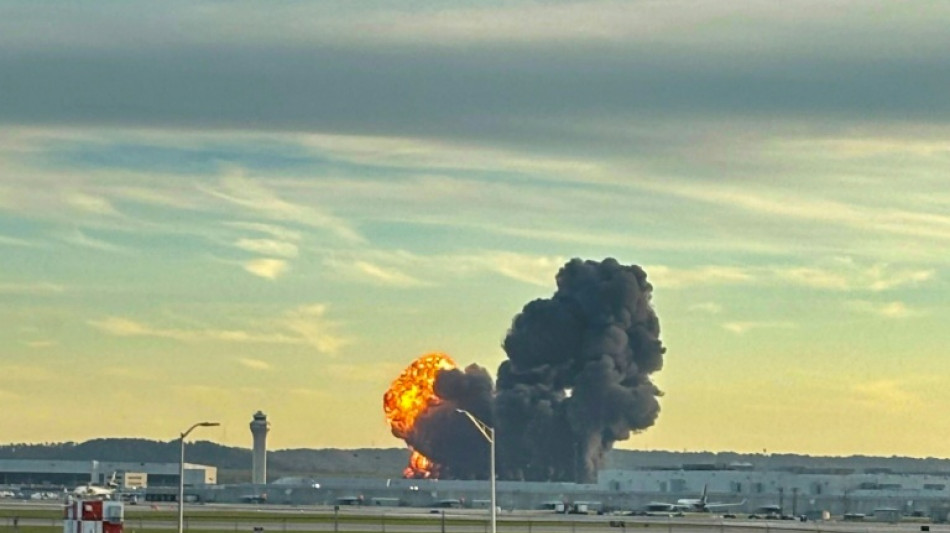 UPS suspende voos de avi&otilde;es de carga MD-11 ap&oacute;s acidente que deixou 14 mortos