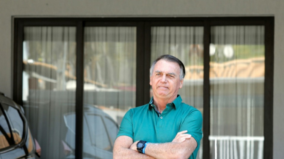 Jair Bolsonaro &eacute; condenado a 27 anos de pris&atilde;o por golpe de Estado