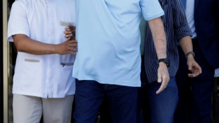 Bolsonaro sale del hospital tres semanas despu&eacute;s de ser operado del abdomen