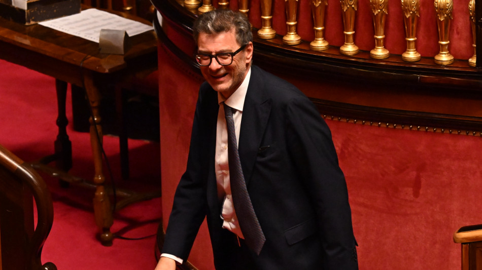 Giorgetti a Eurogruppo solleva il tema dell'euro forte