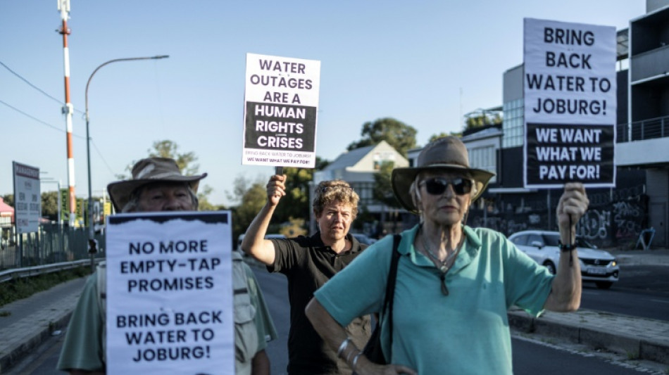 Johannesburg residents 'desperate' as taps run dry