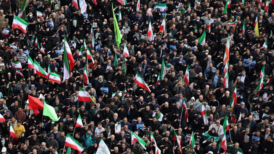A Teheran funerali e messaggi di 'vendetta' dopo un mese di guerra