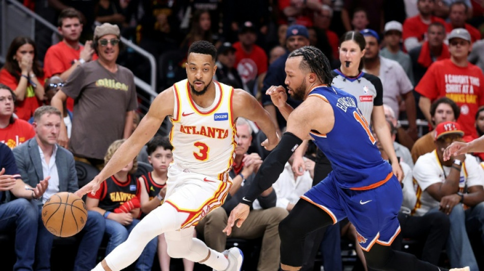 Hawks fend off Knicks, Raptors pull away from Cavs to cut deficit