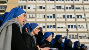 El papa Francisco, hospitalizado en estado cr&iacute;tico, afirma continuar su tratamiento "con confianza"