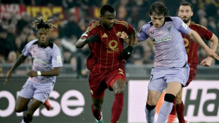 Roma vence Athletic Bilbao (2-1) nos acr&eacute;scimos na ida das oitavas da Liga Europa