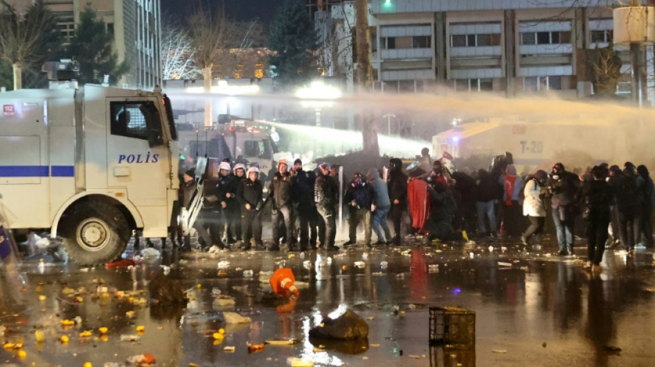 Un tribunal de Estambul ordena el arresto del alcalde opositor a Erdogan por cargos de corrupci&oacute;n