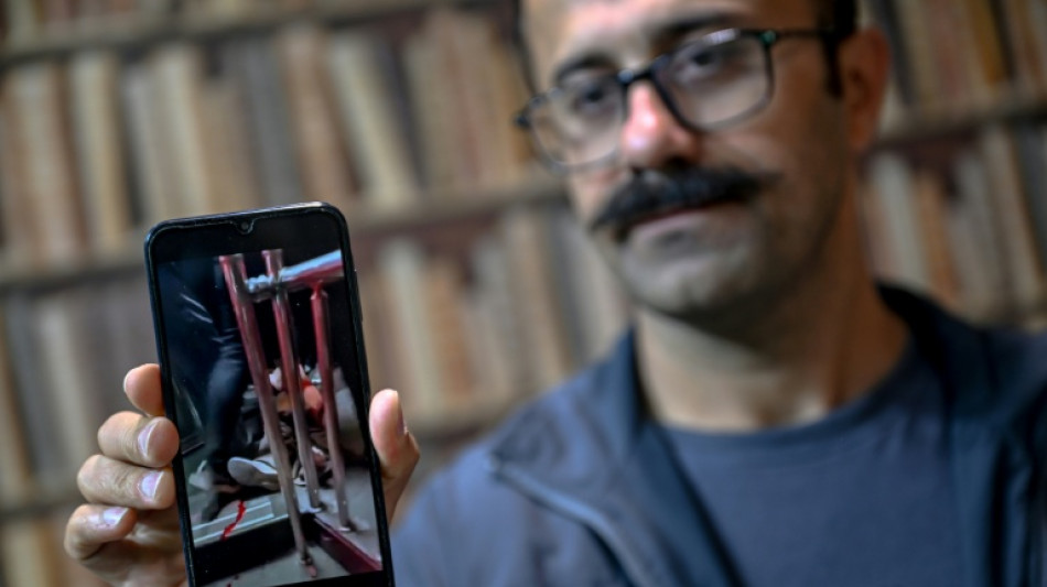 Iranianos que fugiram do 'inferno' acompanham a guerra no ex&iacute;lio