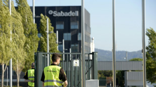 El banco espa&ntilde;ol BBVA mejora en 10% su oferta para comprar a su rival Sabadell