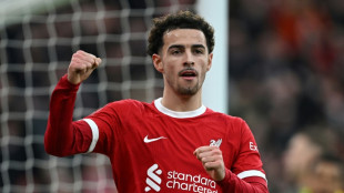 Liverpool goleia e vai &agrave;s oitavas da FA Cup; United vence com gol de Antony