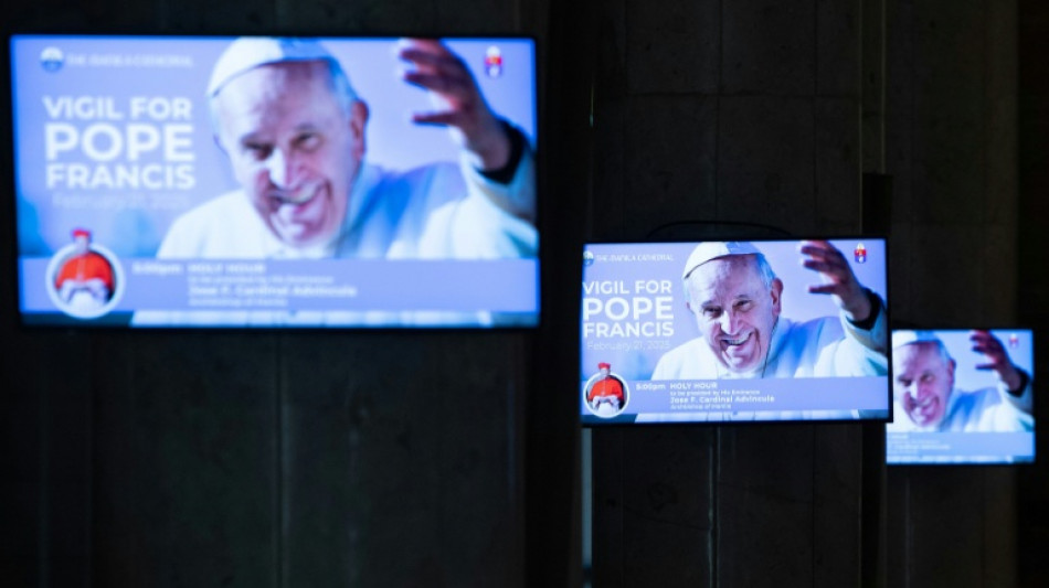 El papa Francisco se levanta y puede trabajar en su s&eacute;ptimo d&iacute;a hospitalizado