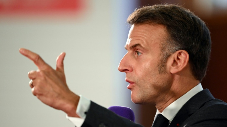 Accus&eacute; &agrave; droite de d&eacute;rive "autoritaire", Macron r&eacute;fute tout projet de "label d'Etat" pour les m&eacute;dias