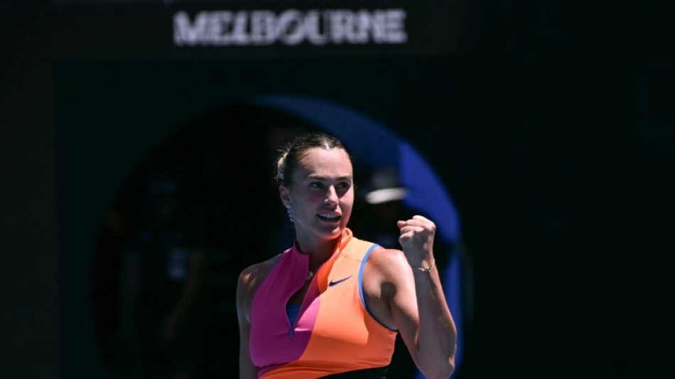 Una imparable Sabalenka arrolla a Jovic y avanza a semis del Abierto de Australia